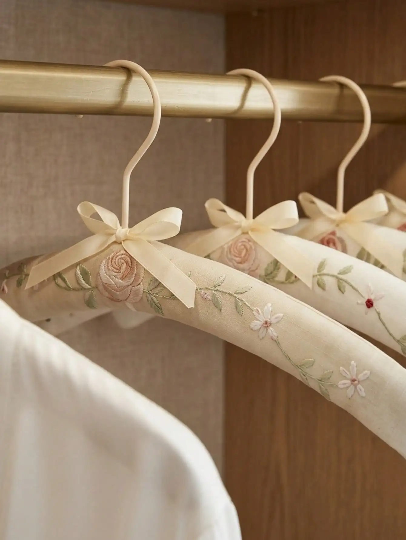 Embroidery-Covered Hanging Rac - Ribbon Bow Gift 评论和价格